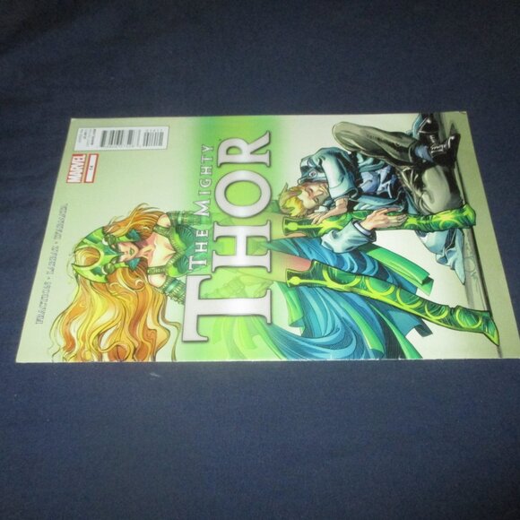 The Mighty Thor #14 (Marvel Comics, 2012) - Picture 3 of 3